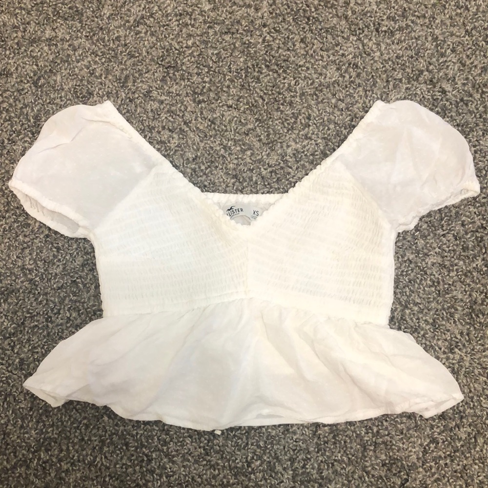 Hollister crop top – extra small – soft Flowey material–Only worn once